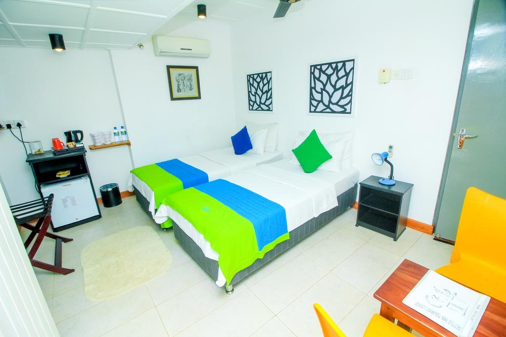 Settle Inn Tourist Lodge كاندي الغرفة الصورة